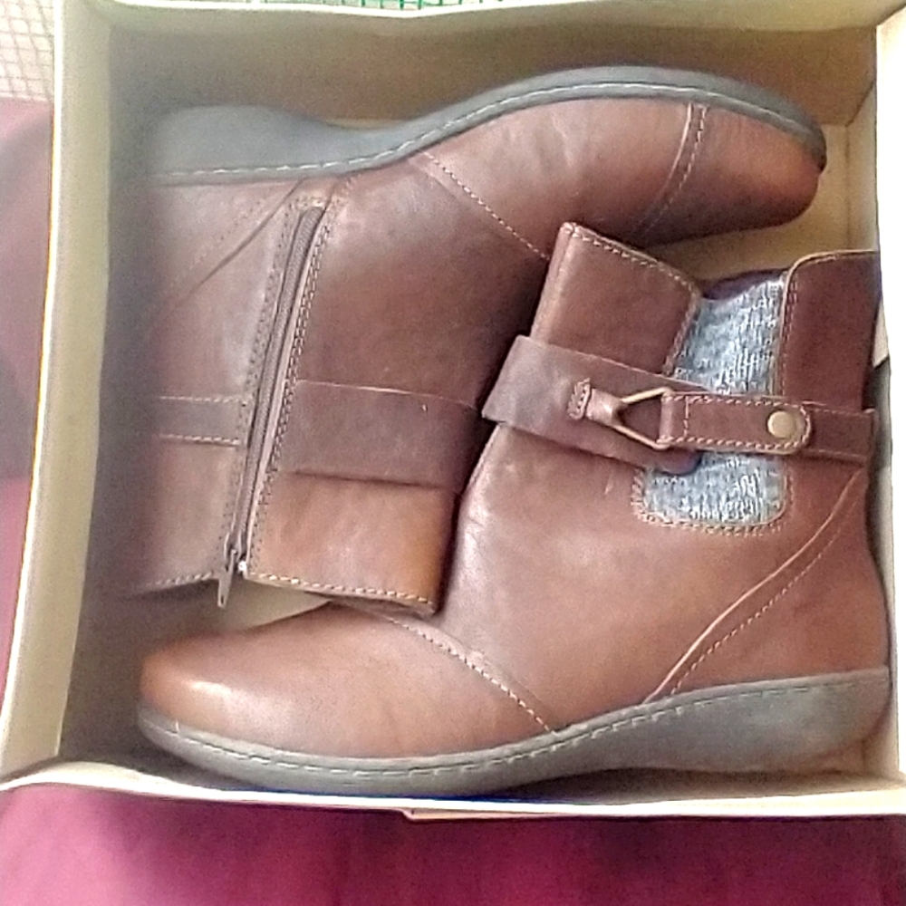 Clark shoes Aubergine 10 wide
